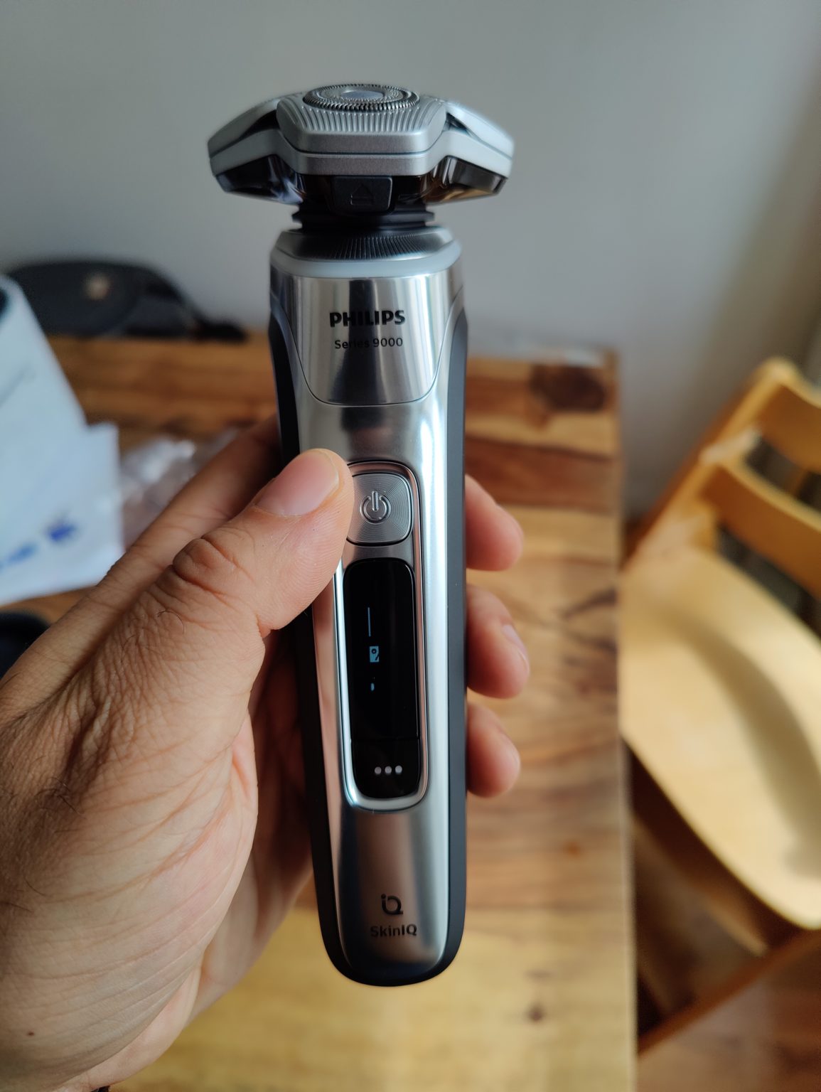 Philips electric wet and dry shaver